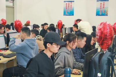 華貿學子變身“店小二” 實戰京東SOHO運營 家政服務奪冠記